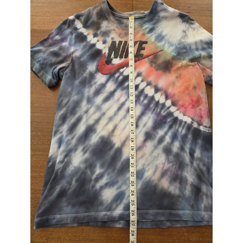 The Nike Tee Tie Dye Shirt‎ Youth Large Fuzzy Carpet Swoosh Athleisure